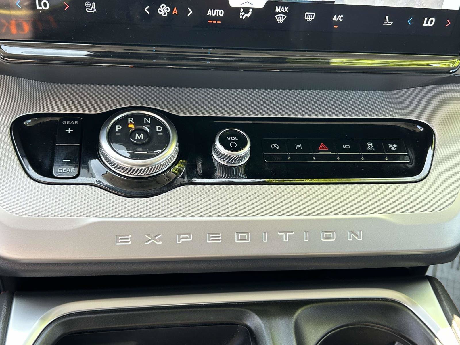 Used 2025 Ford Expedition Active RWD image 29