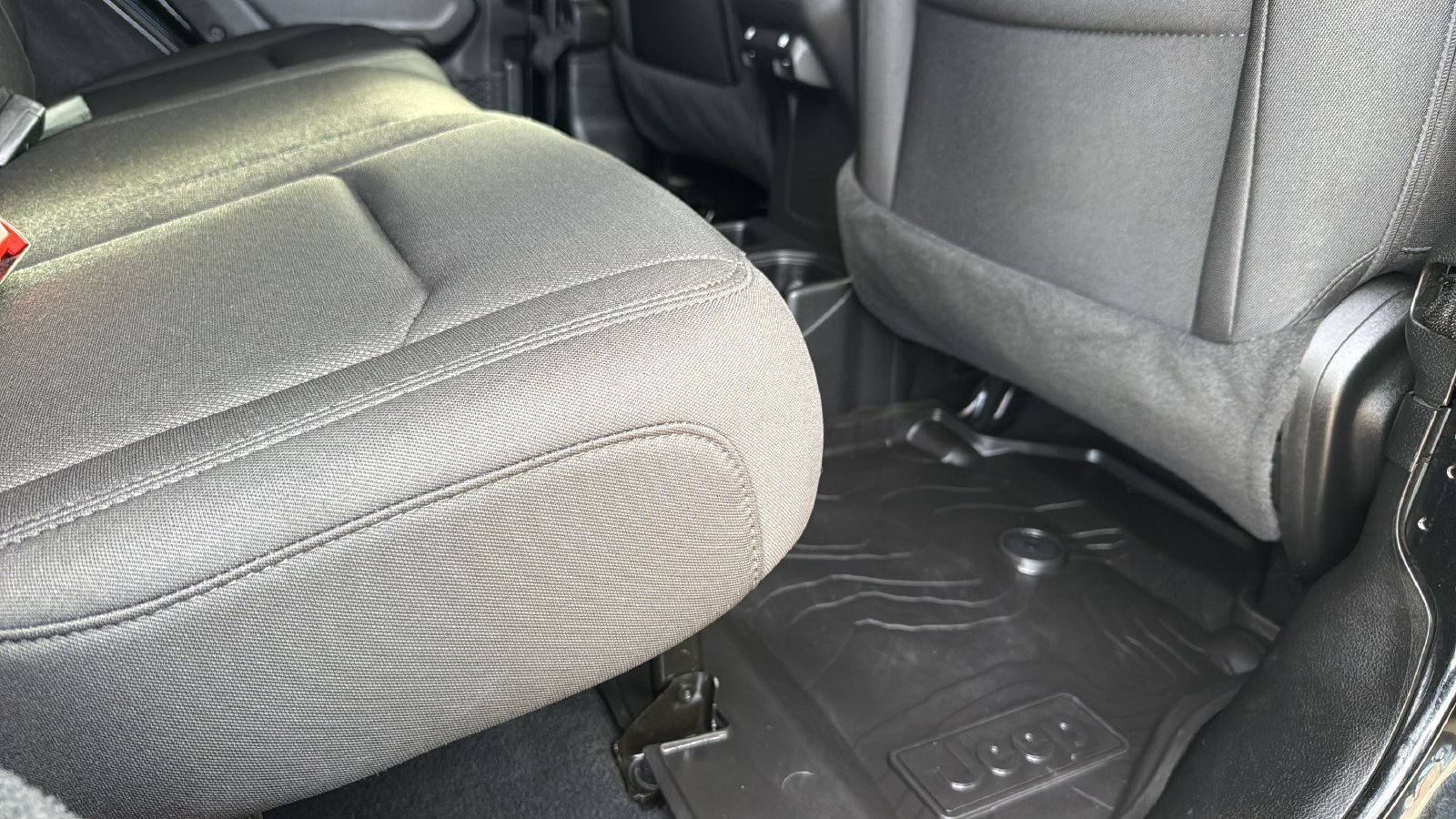 Used 2022 Jeep Wrangler Unlimited Sport AWD/4WD image 26