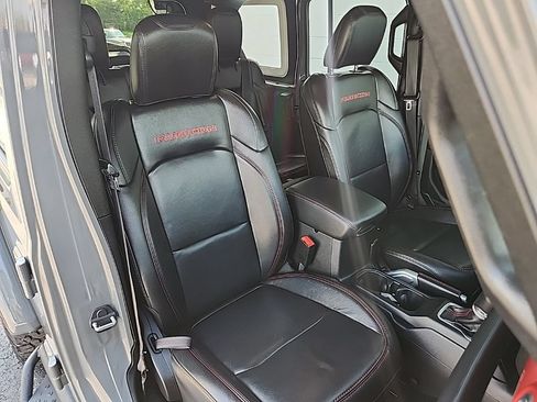 Used 2019 Jeep Wrangler Unlimited Rubicon w/ Dual Top Group AWD/4WD image 36