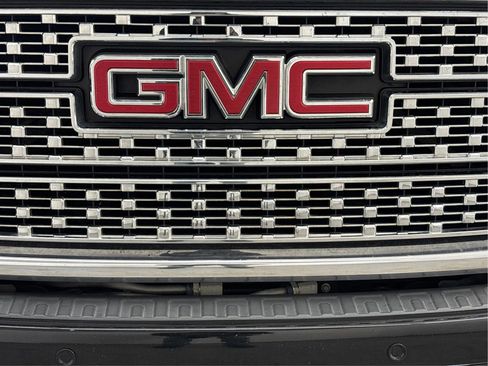 Used 2019 GMC Sierra 2500 Denali w/ Duramax Plus Package AWD/4WD image 33