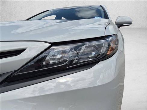Used 2022 Toyota Camry SE FWD image 13
