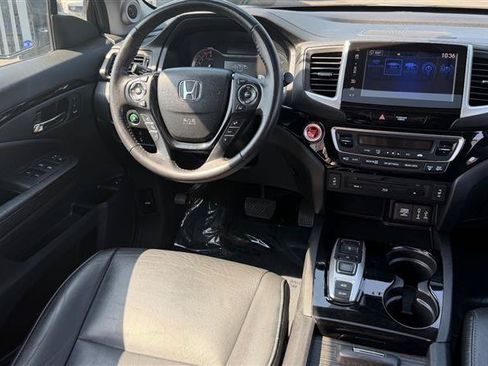 Used 2017 Honda Pilot Touring image 18