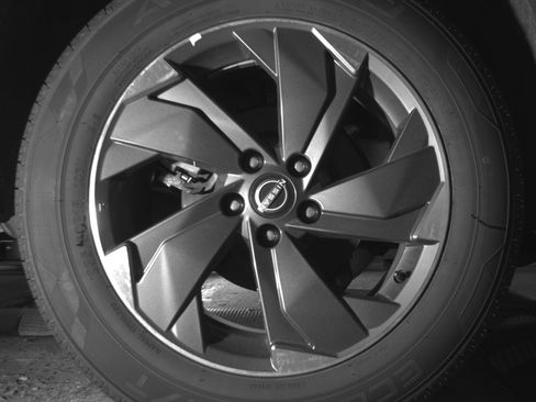 Used 2025 Nissan Rogue SV FWD image 15