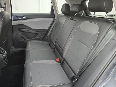 Certified 2024 Volkswagen Taos SE image 13