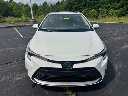 Used 2024 Toyota Corolla XLE FWD image 8