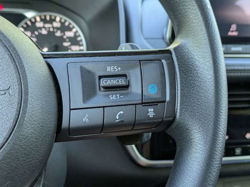 Used 2022 Nissan Rogue SV image 25