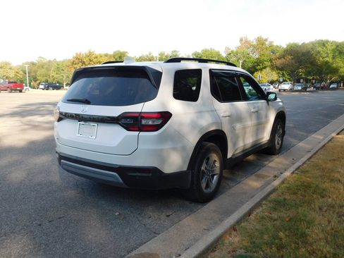 Certified 2025 Honda Pilot EX-L image 4