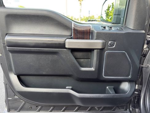 Used 2015 Ford F150 Platinum w/ Equipment Group 701A Luxury AWD/4WD image 10