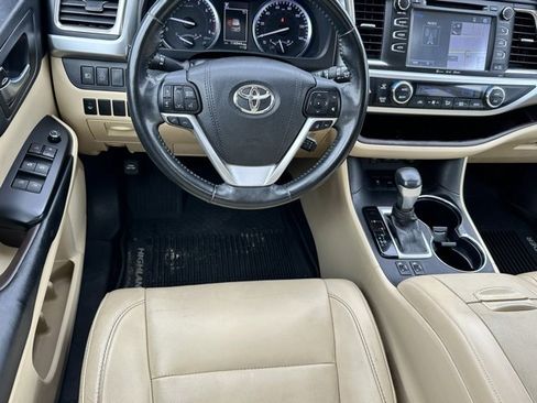 Used 2018 Toyota Highlander XLE image 8