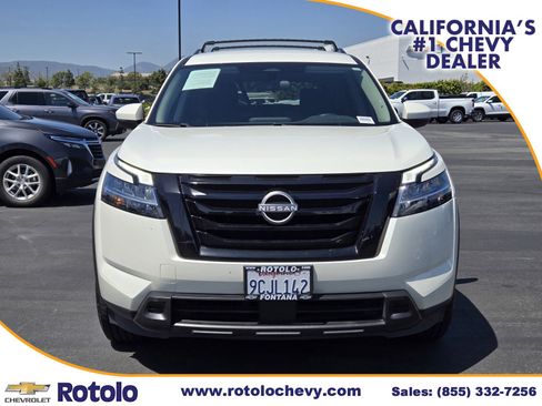 Used 2022 Nissan Pathfinder SV w/ SV Black Package FWD image 2