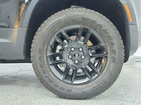 Used 2025 Land Rover Defender 110 S image 14