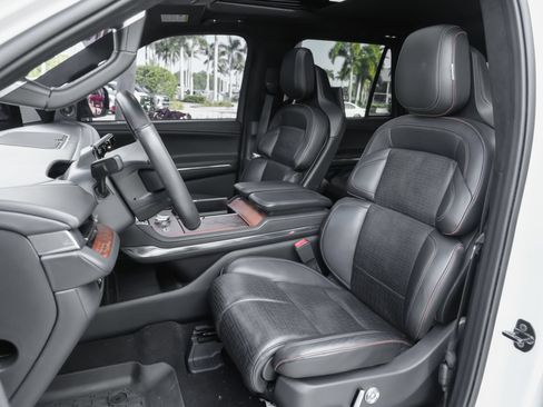 Used 2025 Lincoln Navigator L Black Label AWD/4WD image 17