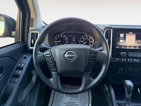 Used 2025 Nissan Frontier SV image 15
