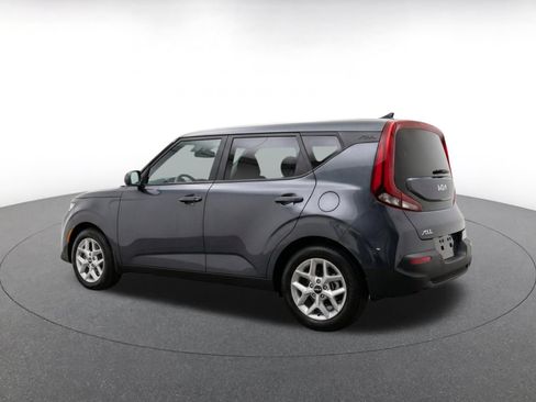Used 2025 Kia Soul LX w/ LX Technology Package FWD image 7