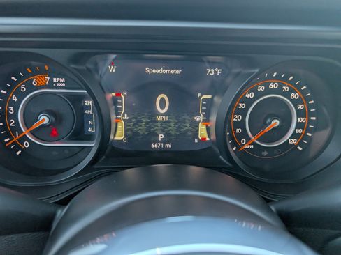 Used 2025 Jeep Wrangler Unlimited Sahara AWD/4WD image 16