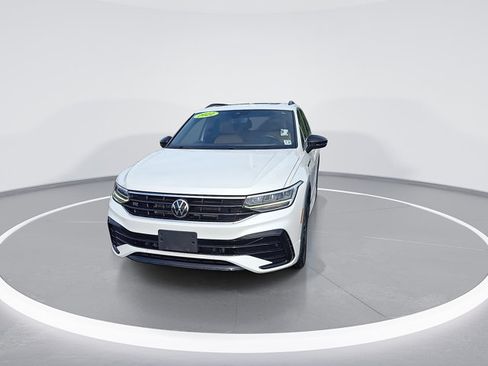 Used 2022 Volkswagen Tiguan SE R-Line AWD/4WD image 3
