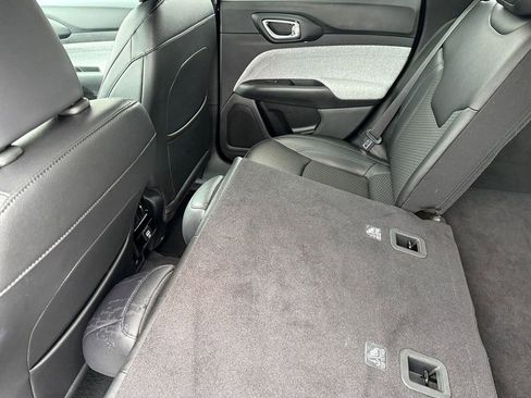 Used 2024 Jeep Compass Latitude image 15