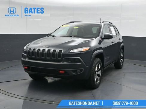 Used 2017 Jeep Cherokee Trailhawk w/ Comfort/Convenience Group image 6