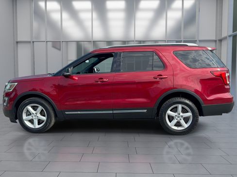 Used 2016 Ford Explorer XLT w/ Equipment Group 202A AWD/4WD image 4