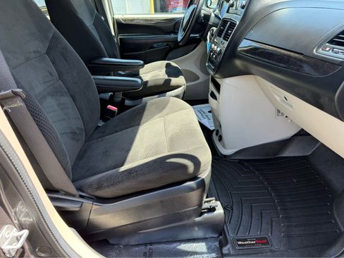 Used 2016 Dodge Grand Caravan SE w/ Quick Order Package 29E SE FWD image 11