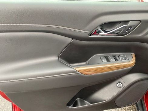 Used 2023 GMC Acadia SLE w/ Driver Convenience Package image 16