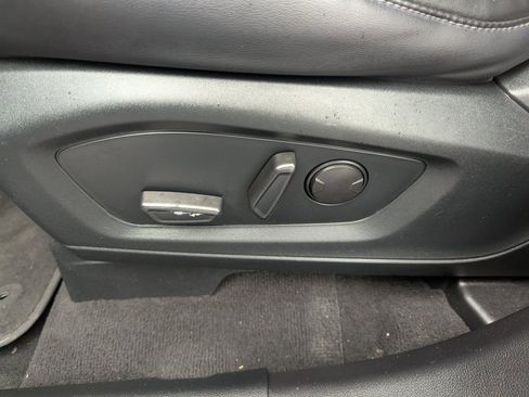 Used 2022 Ford Explorer XLT w/ Equipment Group 202A image 17