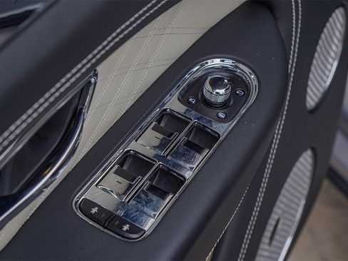 Certified 2024 Bentley Bentayga Extended Wheelbase image 37