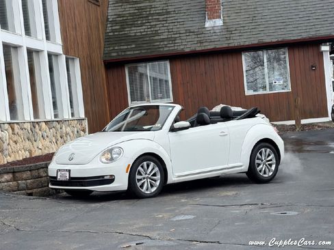 Used 2013 Volkswagen Beetle TDI image 2