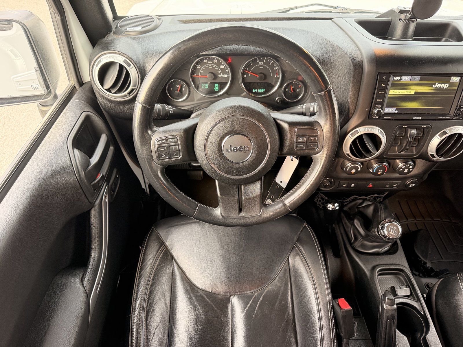 Used 2015 Jeep Wrangler Unlimited Sahara w/ Dual Top Group AWD/4WD image 28