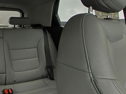 Used 2021 Chevrolet TrailBlazer LT w/ Sun and Liftgate Package FWD image 11