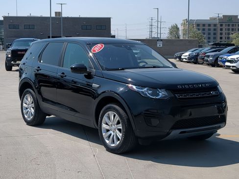Used 2019 Land Rover Discovery Sport SE AWD/4WD image 7