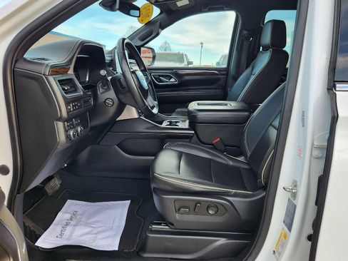 Used 2024 Chevrolet Suburban Premier AWD/4WD image 42