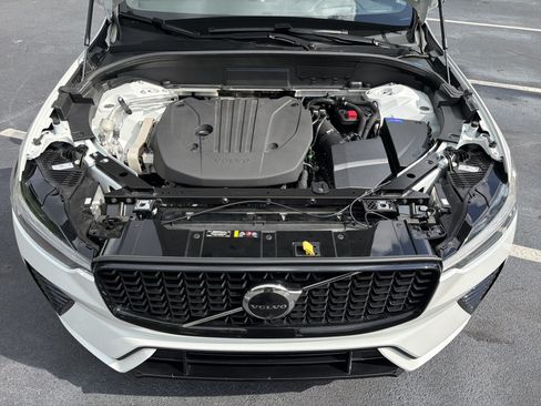 Certified 2024 Volvo XC60 B5 Ultimate w/ Protection Package Premier AWD/4WD image 36