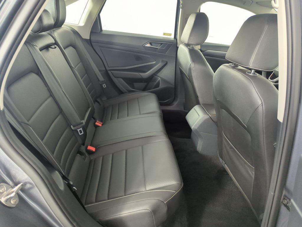 Used 2024 Volkswagen Jetta SE FWD image 32