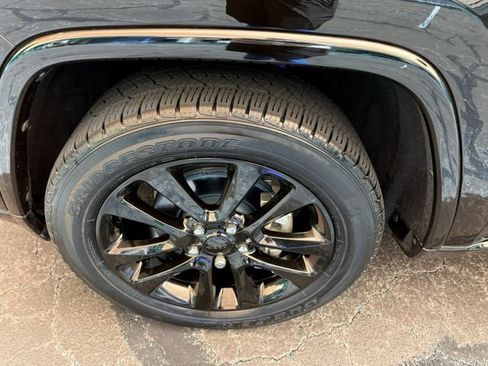Used 2019 Jeep Grand Cherokee Altitude AWD/4WD image 10