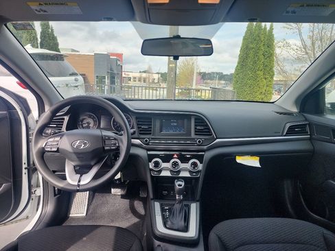Used 2019 Hyundai Elantra SE w/ Cargo Package FWD image 8