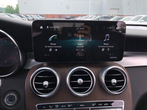 Used 2022 Mercedes-Benz GLC 300 4MATIC w/ Premium Package Lite image 21