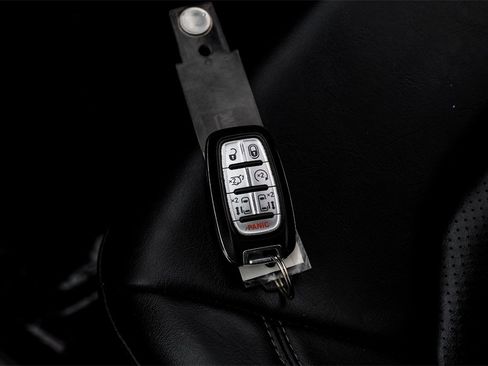 Used 2020 Chrysler Voyager Lxi image 58