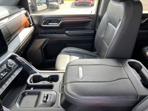Used 2024 GMC Sierra 2500 Denali w/ Denali Reserve Package AWD/4WD image 18