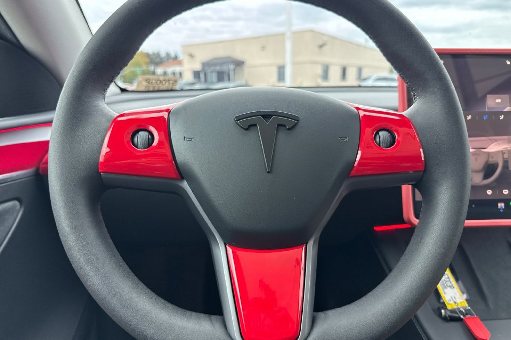 Used 2025 Tesla Model Y Long Range RWD image 21