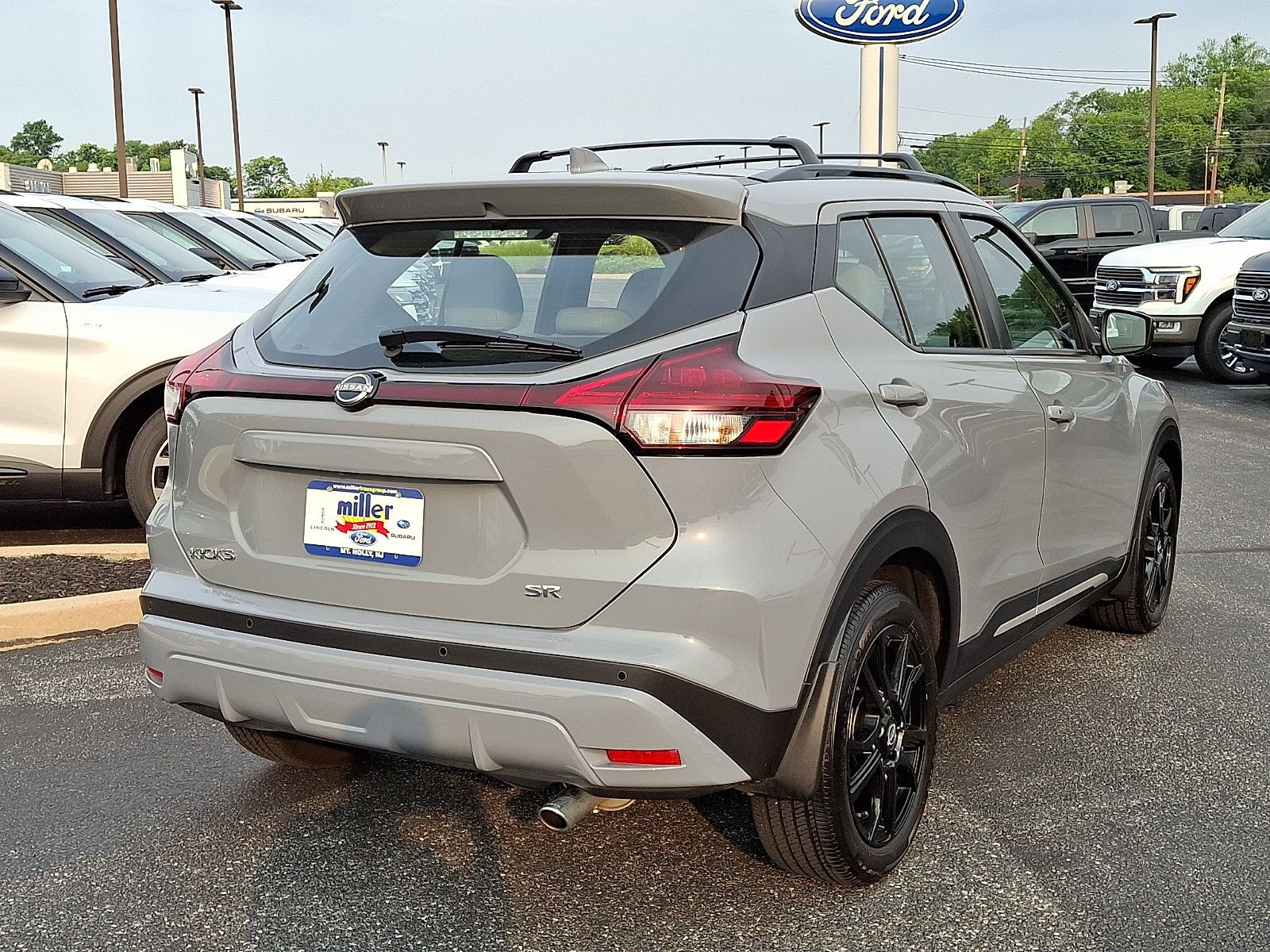 Used 2023 Nissan Kicks SR w/ SR Premium Package FWD image 6