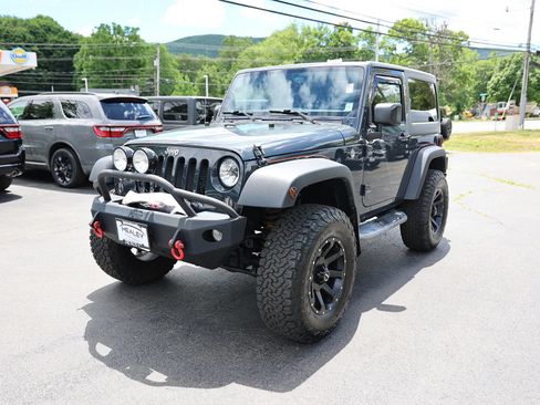 Used 2016 Jeep Wrangler Sport w/ Quick Order Package 24S AWD/4WD image 3