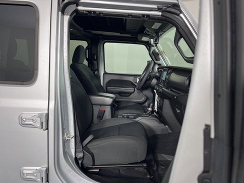 Used 2023 Jeep Wrangler Unlimited w/ Sun & Screen Package image 32