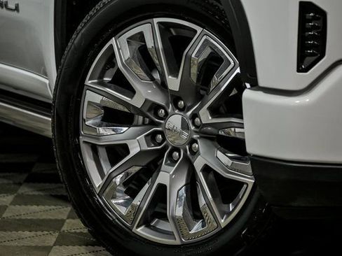 Used 2024 GMC Sierra 1500 Denali w/ Denali Reserve Package image 3