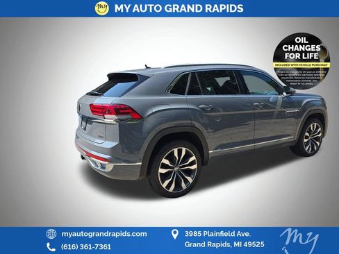 Used 2022 Volkswagen Atlas Cross Sport SEL Premium R-Line AWD/4WD image 7
