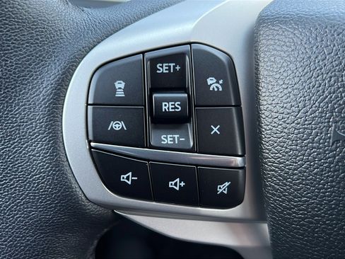 Used 2023 Ford Explorer XLT w/ Equipment Group 202A AWD/4WD image 17
