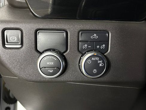 Used 2024 GMC Sierra 1500 SLE RWD image 21