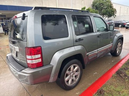 Used 2012 Jeep Liberty Sport RWD image 3
