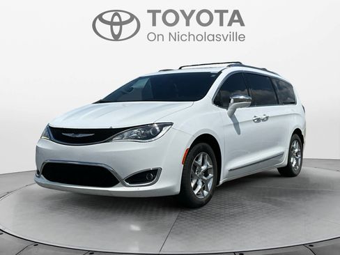 Used 2018 Chrysler Pacifica Limited FWD image 1