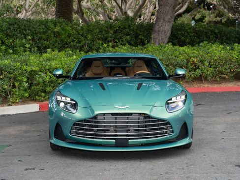 Used 2024 Aston Martin DB12 Coupe image 5